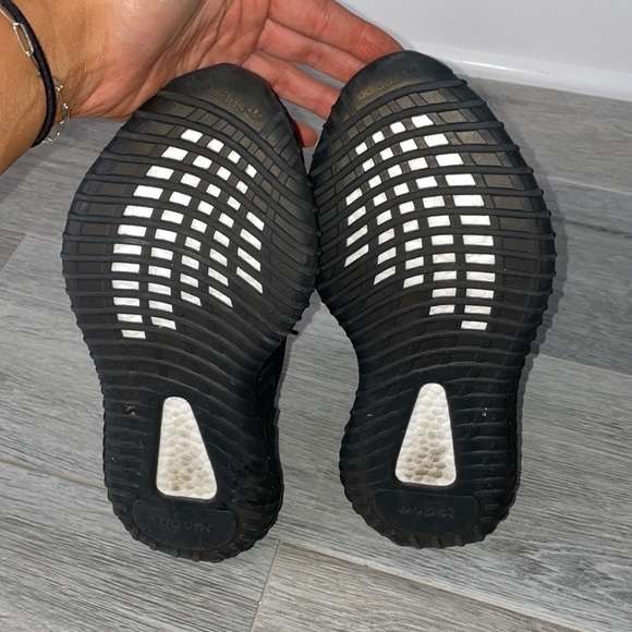 YEEZY boost 350 v2 Men’s size 6.5 Oreo - Picture 6 of 8